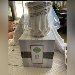 Scentsy Warmer “Alabaster” NIB